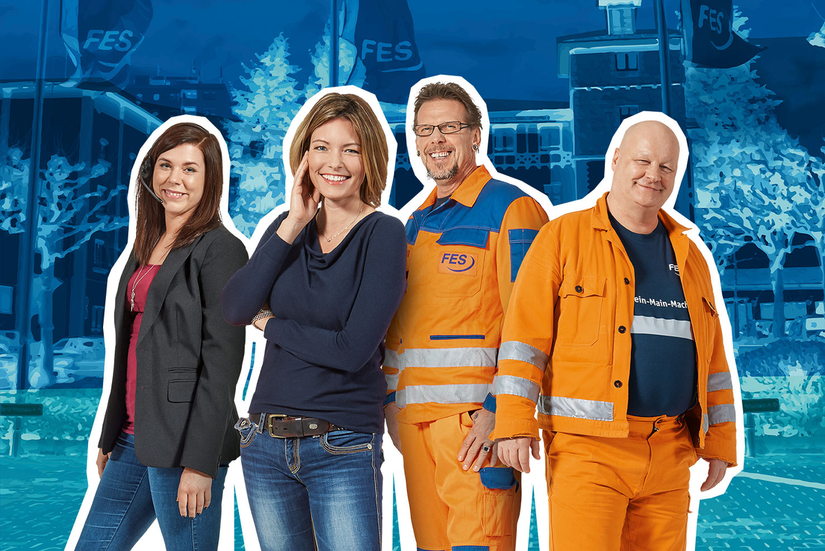 Vier Personen vor Stadtkulisse mit FES-Branding