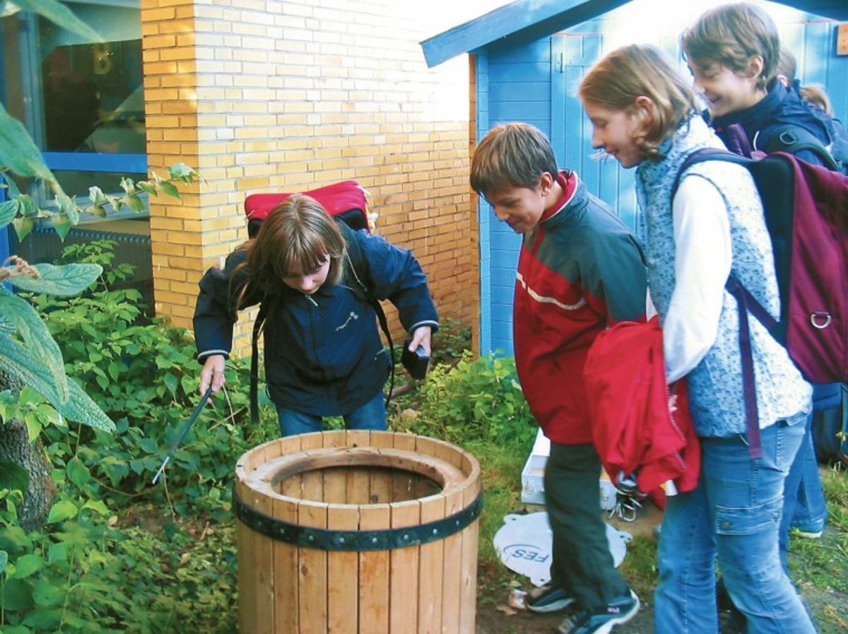 Komposttrommel wir inspiziert von Kindern